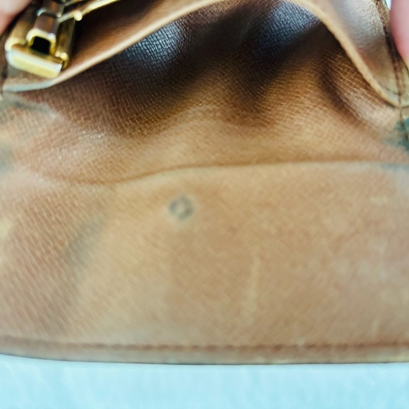 Louis Vuitton Monogram Leather Vintage 4 Hooks Key Holder - Picture 7 of 16